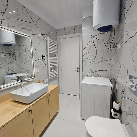 Valentino Noir * Tirana