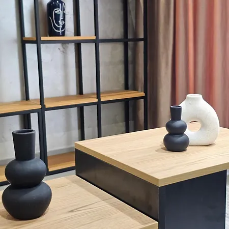 Valentino Noir * Tirana