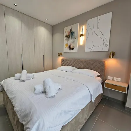 Valentino Noir Appartement Tirana