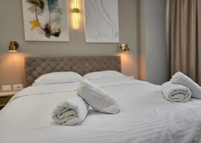 Valentino Noir Апартаменты Тирана