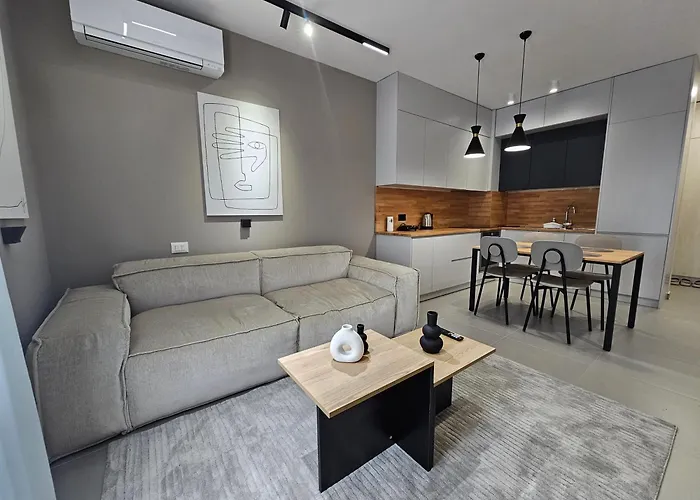 Valentino Noir Апартаменты Тирана